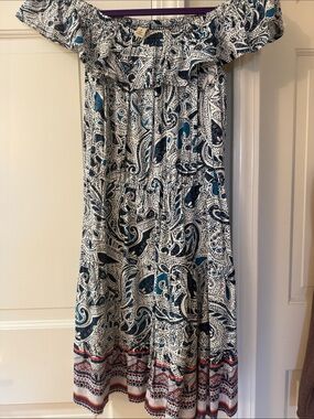 BeBop Off-Shoulder Paisley Dress